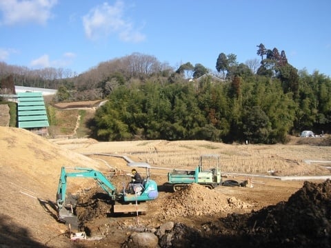 寒風の中、着着と進む織部の里（第２期）整備工事の現場