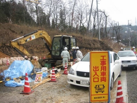 パトロールする指導員ら