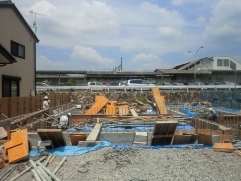 基礎工事のすすむ土岐駅前郵便局工事現場