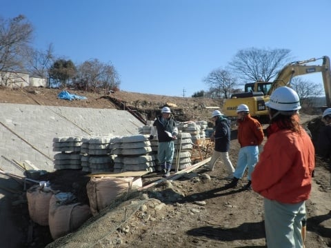 土岐市肥田町地内の工事現場を視察。